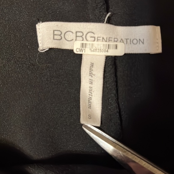 BCBG shift dress, black with pink florals, sz small - Picture 6 of 9